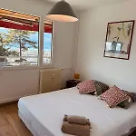 Bright 50m With Magnificent View Apartamento *