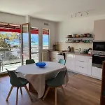 Bright 50m With Magnificent View Apartamento *